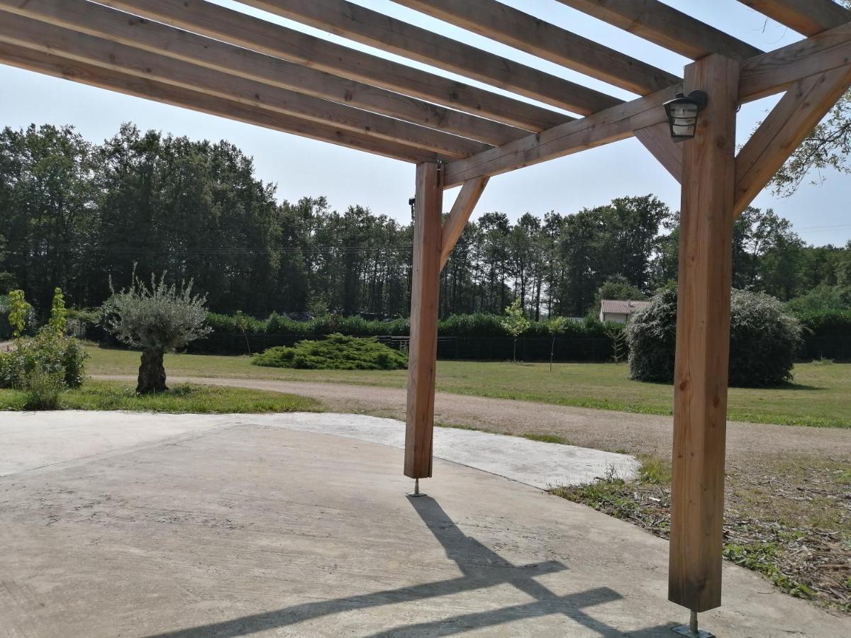 Le Gite Du Parc La Coquille Esterno foto