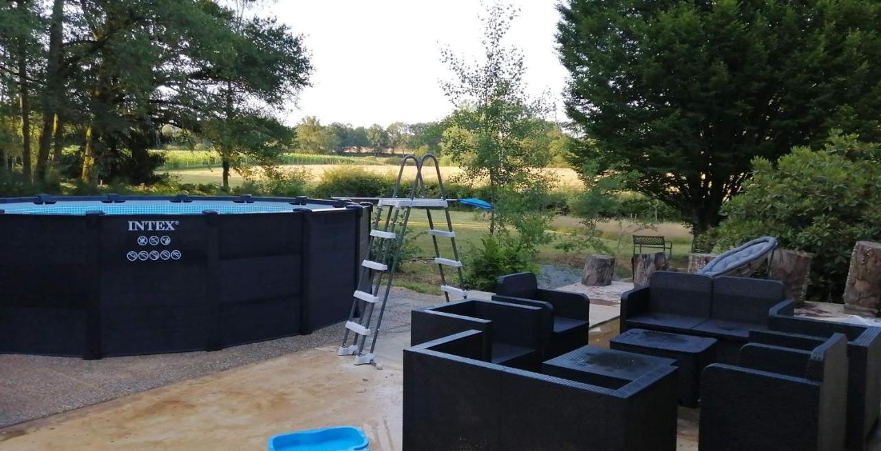 Le Gite Du Parc La Coquille Esterno foto